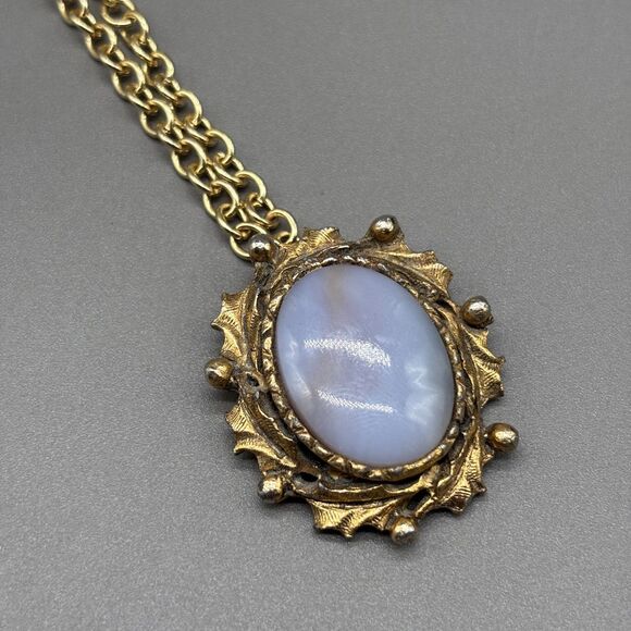 Vintage Blue Chalcedony Agate Cabochon Pendant Necklace Gold Tone Ornate 28" - Picture 2 of 9